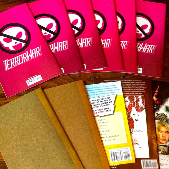 Mixed 11 Comic Books Terrorwar, Castle Waiting, Trese, DC Revelations - Picture 2 of 9